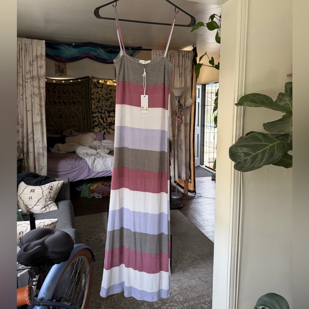 BUCKETLIST Ribbed Color Block Maxi Dress STITCH AND FEATHER in Plum